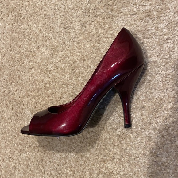 BCBG dark red peep toe heels - Picture 8 of 8